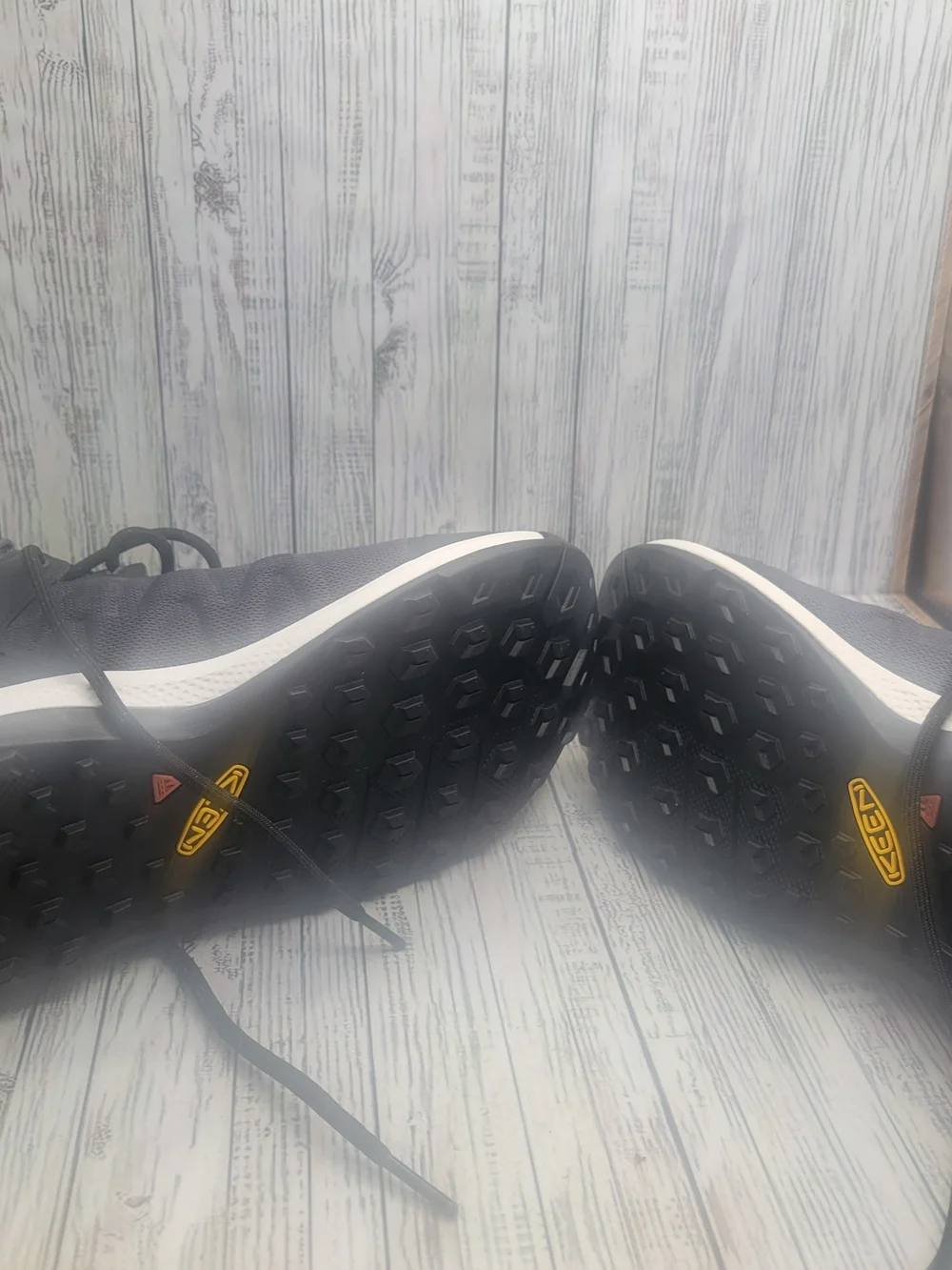 Keen Women's Athletic Hiking/Tennis Shoes Size 9.5 - Never Worn